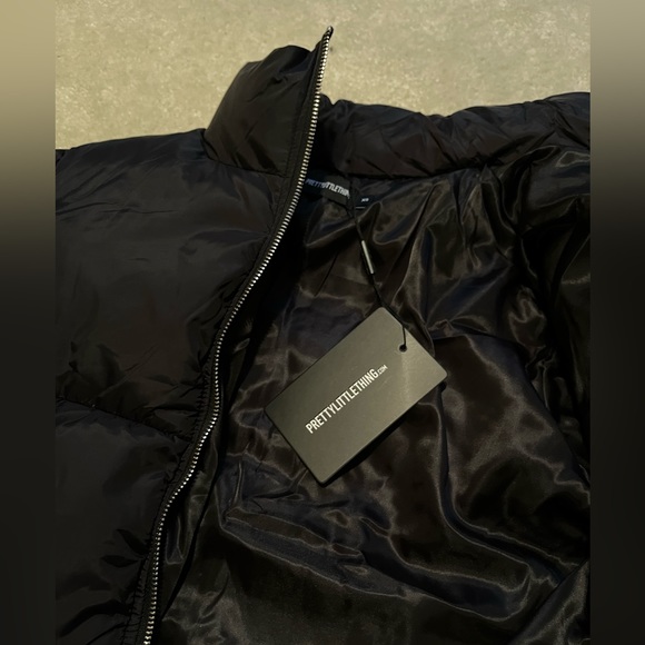 PrettyLittleThing Oversized Puffer Jacket 🖤 - Picture 2 of 4